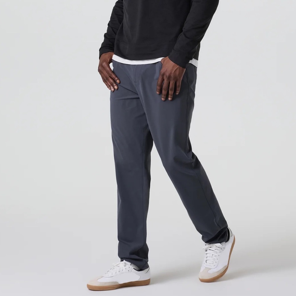 Men's Vuori Meta Pant in Charcoal Dark Grey